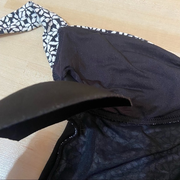 Nip Tuck Australia women’s black & white halter  swimsuit in size 6 - Picture 8 of 13